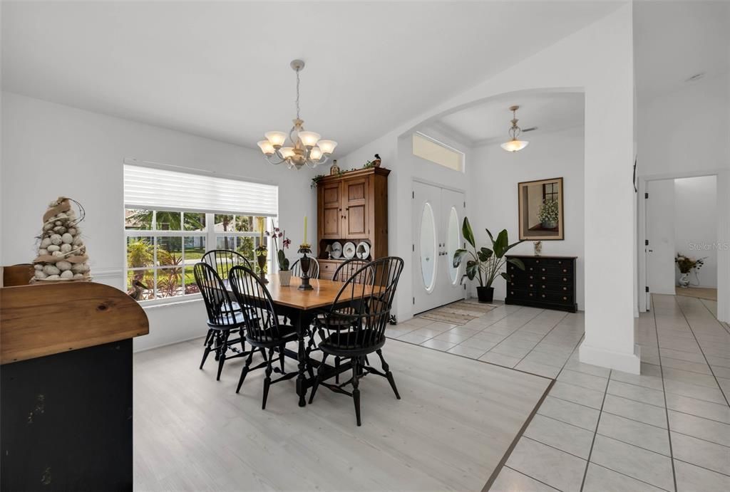 Activo con contrato: $429,900 (3 camas, 2 baños, 2122 Pies cuadrados)