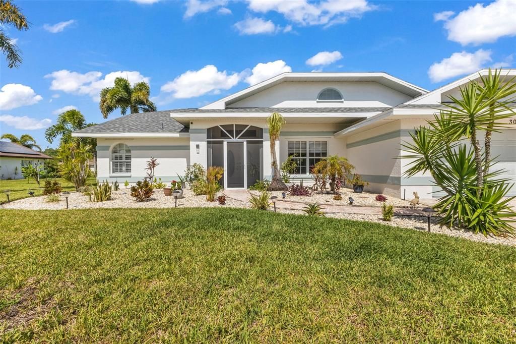 Activo con contrato: $429,900 (3 camas, 2 baños, 2122 Pies cuadrados)
