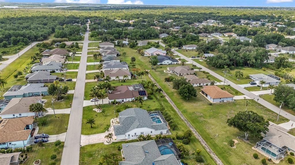 Activo con contrato: $429,900 (3 camas, 2 baños, 2122 Pies cuadrados)