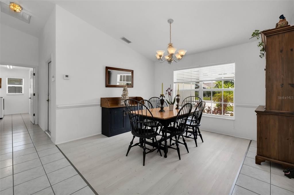 Activo con contrato: $429,900 (3 camas, 2 baños, 2122 Pies cuadrados)