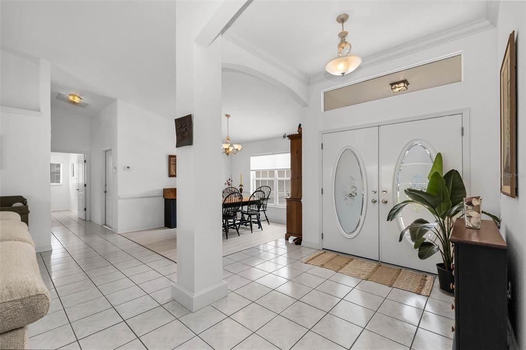 Activo con contrato: $429,900 (3 camas, 2 baños, 2122 Pies cuadrados)