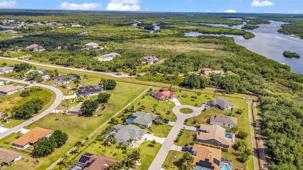 Activo con contrato: $429,900 (3 camas, 2 baños, 2122 Pies cuadrados)