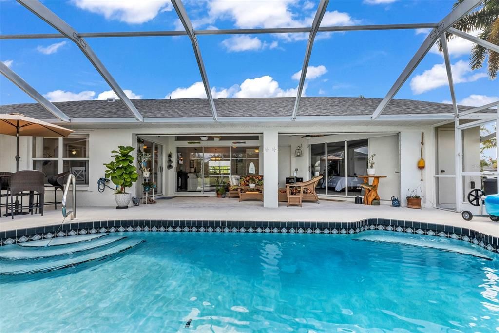 Activo con contrato: $429,900 (3 camas, 2 baños, 2122 Pies cuadrados)