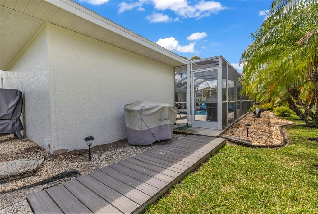 Activo con contrato: $429,900 (3 camas, 2 baños, 2122 Pies cuadrados)
