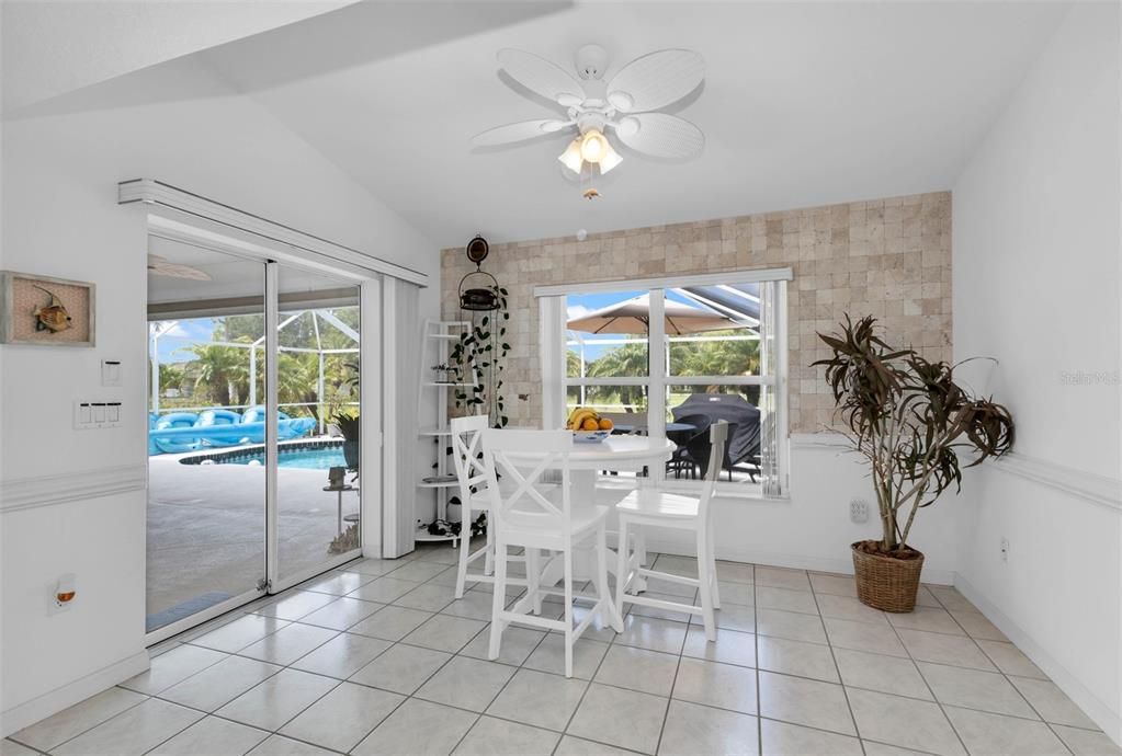 Activo con contrato: $429,900 (3 camas, 2 baños, 2122 Pies cuadrados)