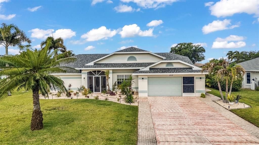 Activo con contrato: $429,900 (3 camas, 2 baños, 2122 Pies cuadrados)