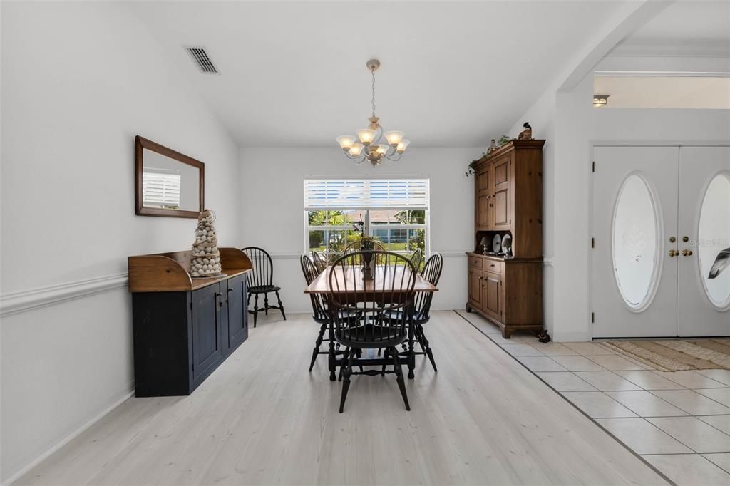Activo con contrato: $429,900 (3 camas, 2 baños, 2122 Pies cuadrados)