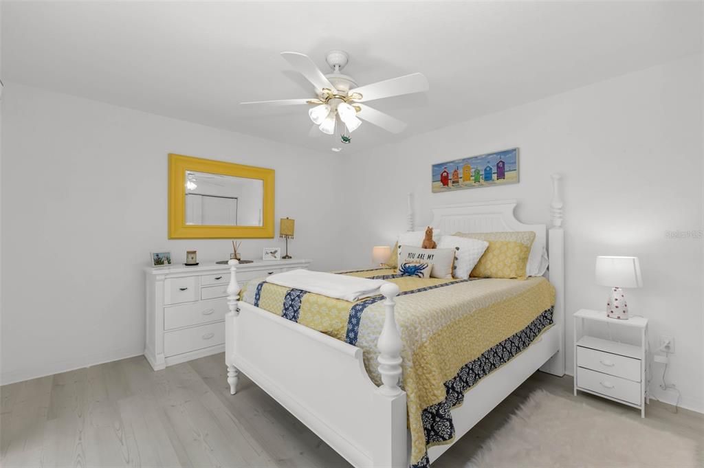 Activo con contrato: $429,900 (3 camas, 2 baños, 2122 Pies cuadrados)
