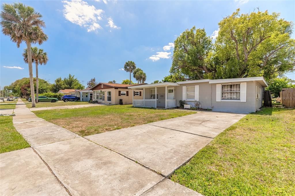Active With Contract: $175,000 (3 beds, 1 baths, 988 Square Feet)
