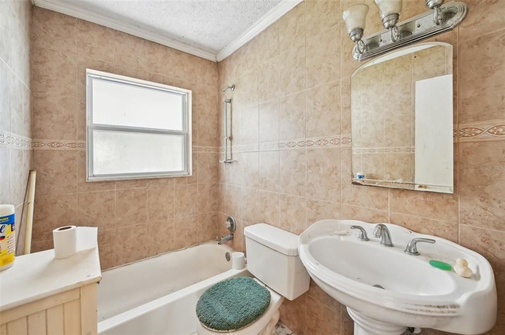 Activo con contrato: $389,000 (2 camas, 1 baños, 1291 Pies cuadrados)