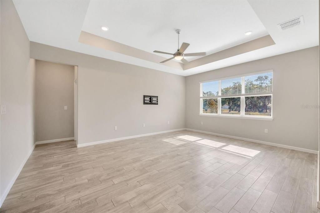 For Sale: $350,000 (4 beds, 2 baths, 1828 Square Feet)
