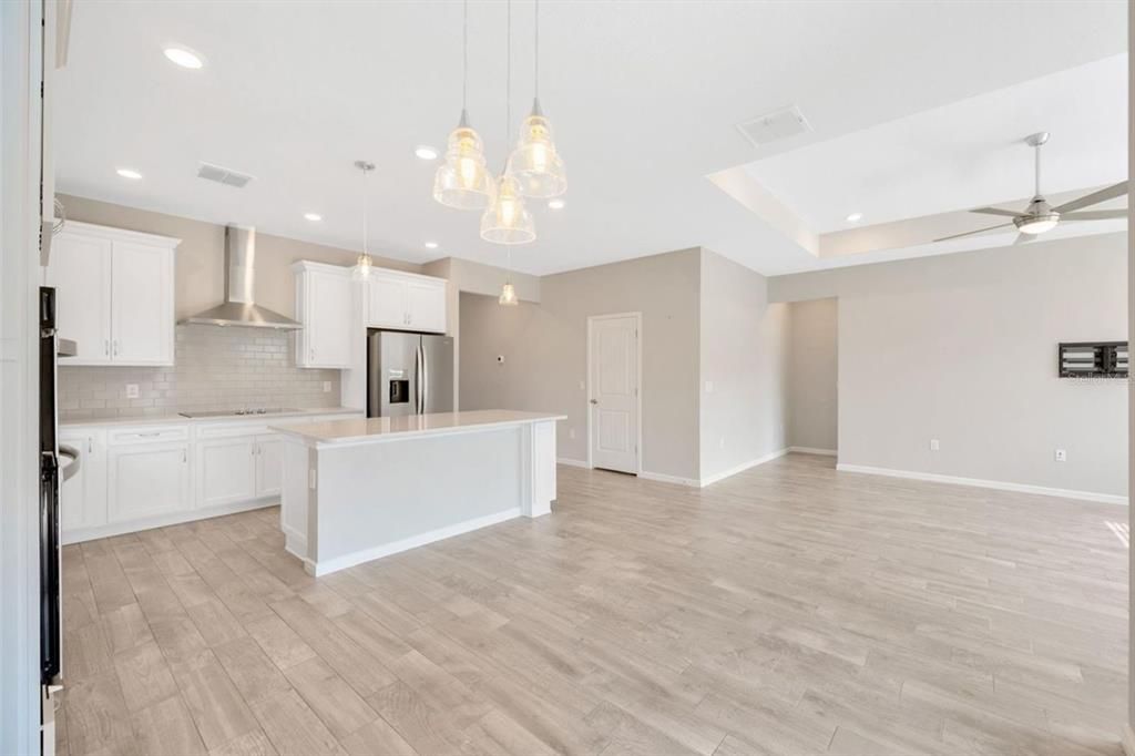 For Sale: $350,000 (4 beds, 2 baths, 1828 Square Feet)