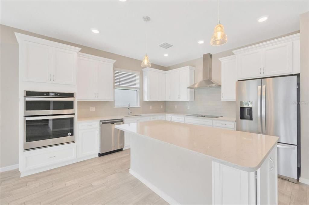 For Sale: $350,000 (4 beds, 2 baths, 1828 Square Feet)