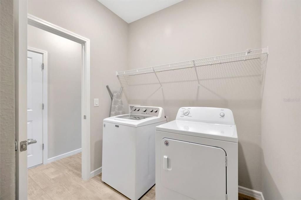 For Sale: $350,000 (4 beds, 2 baths, 1828 Square Feet)