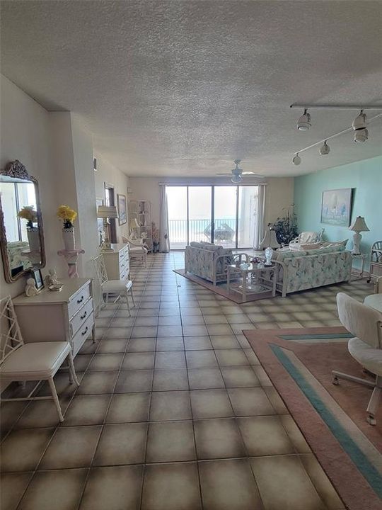 En Venta: $679,000 (2 camas, 2 baños, 1761 Pies cuadrados)