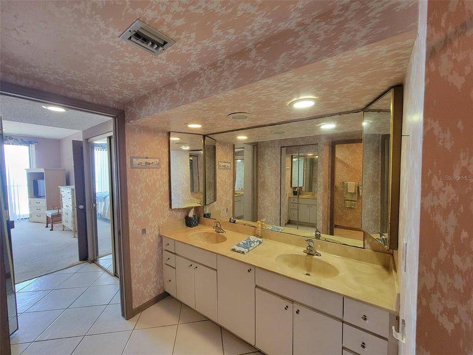 En Venta: $679,000 (2 camas, 2 baños, 1761 Pies cuadrados)