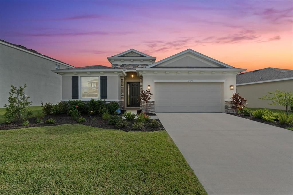 Active With Contract: $419,900 (4 beds, 2 baths, 2043 Square Feet)