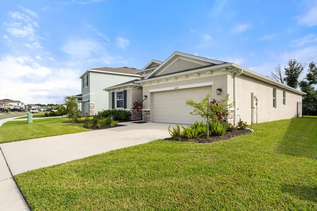 Active With Contract: $419,900 (4 beds, 2 baths, 2043 Square Feet)