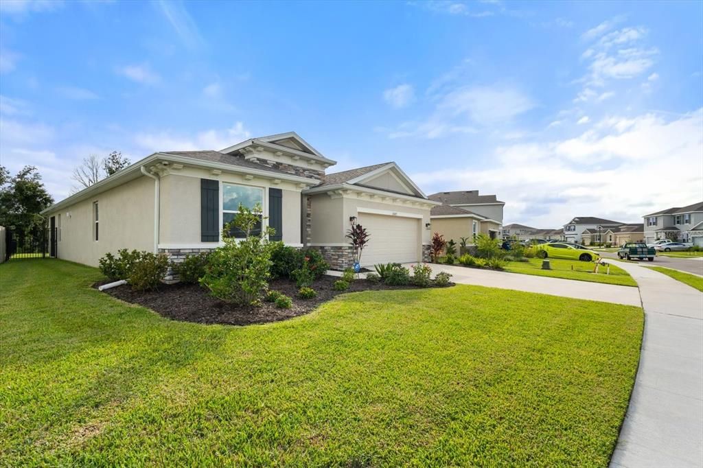 Active With Contract: $419,900 (4 beds, 2 baths, 2043 Square Feet)