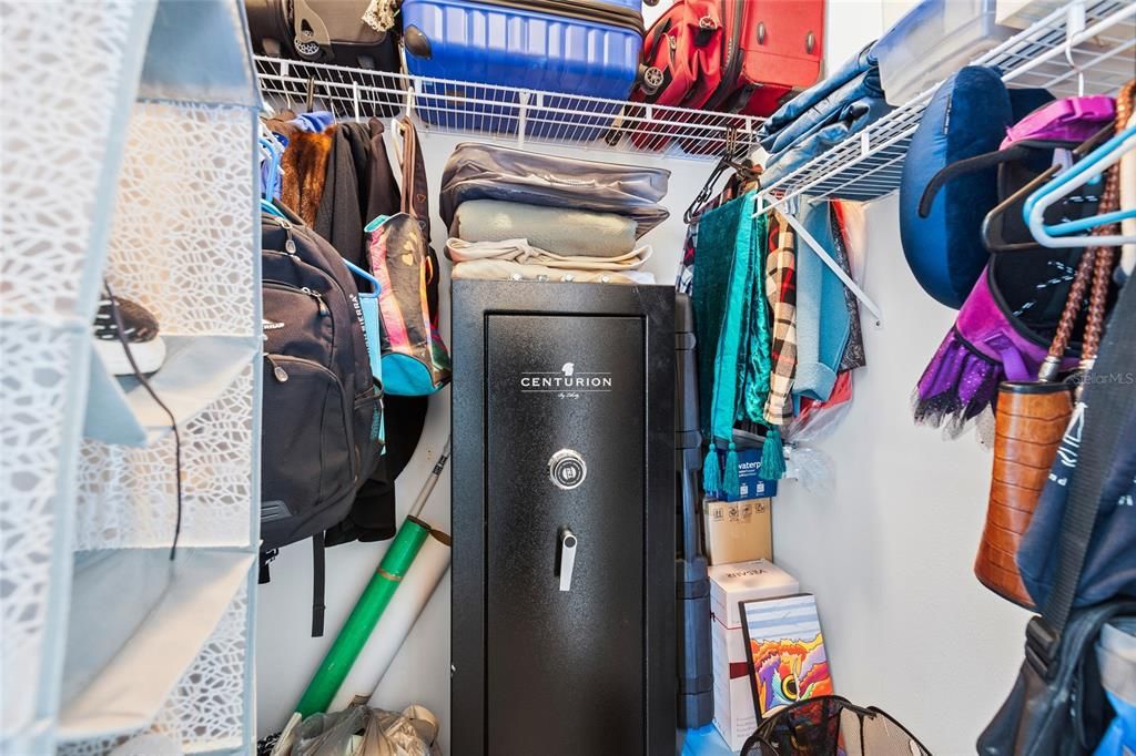 Activo con contrato: $465,000 (4 camas, 3 baños, 2222 Pies cuadrados)