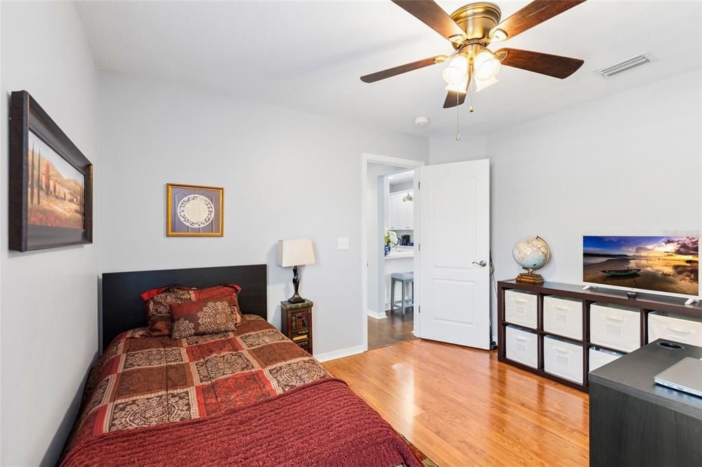 Activo con contrato: $465,000 (4 camas, 3 baños, 2222 Pies cuadrados)