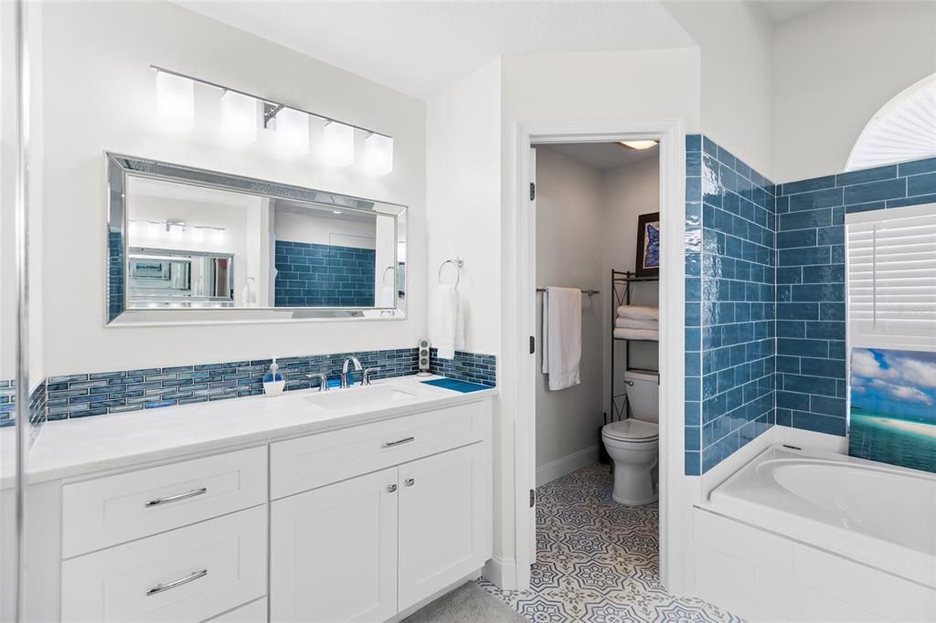 Activo con contrato: $465,000 (4 camas, 3 baños, 2222 Pies cuadrados)