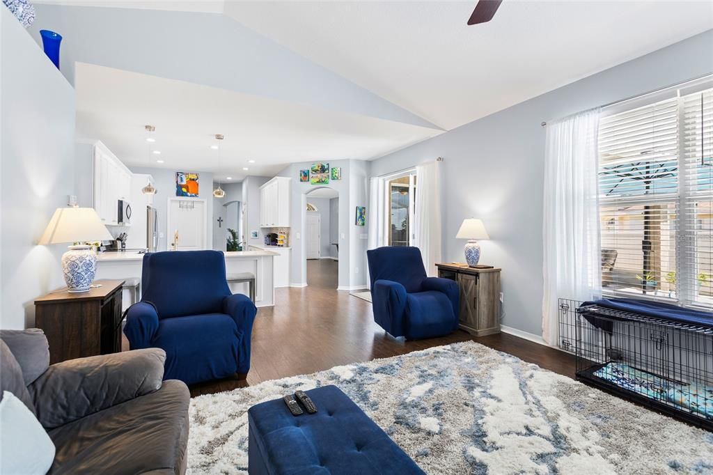 Activo con contrato: $465,000 (4 camas, 3 baños, 2222 Pies cuadrados)