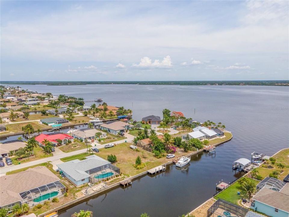 На продажу: $545,000 (4 спален, 2 ванн, 2016 Квадратных фут)