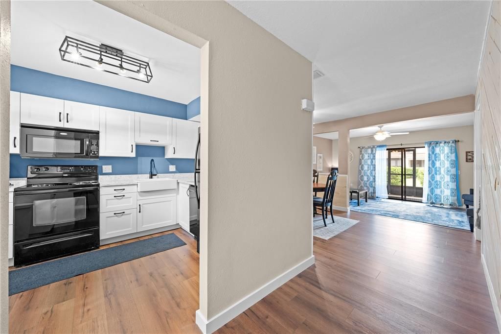 Под контрактом: $230,000 (2 спален, 2 ванн, 1539 Квадратных фут)