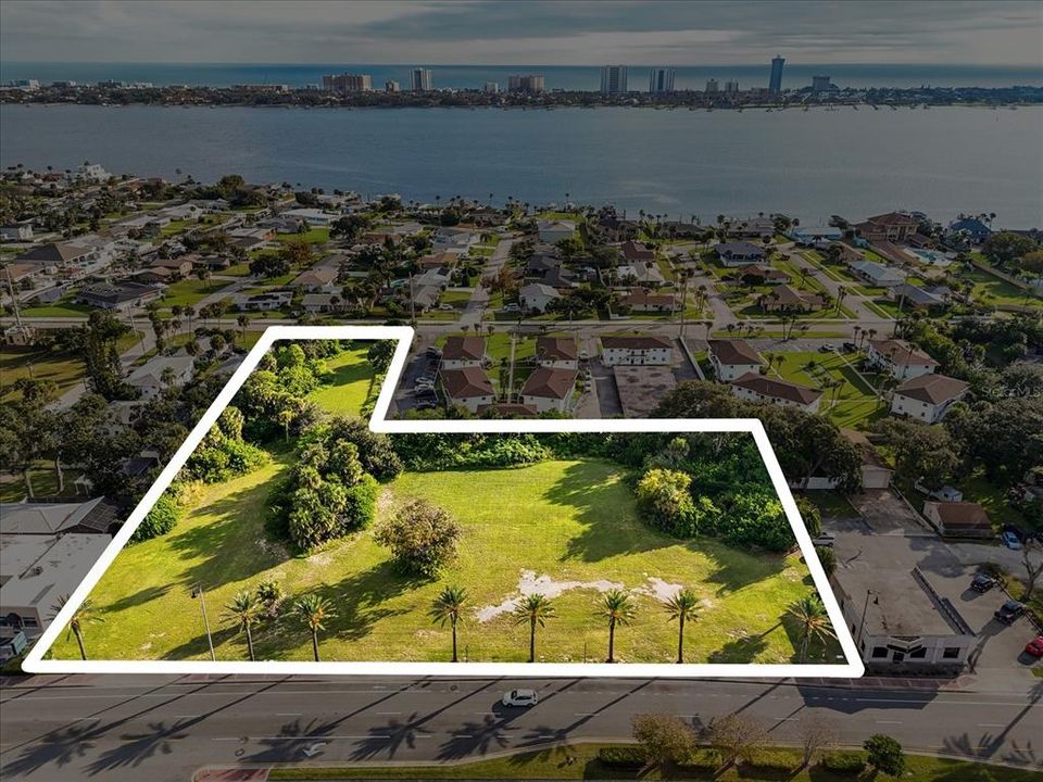 For Sale: $1,490,000 (2.55 acres)