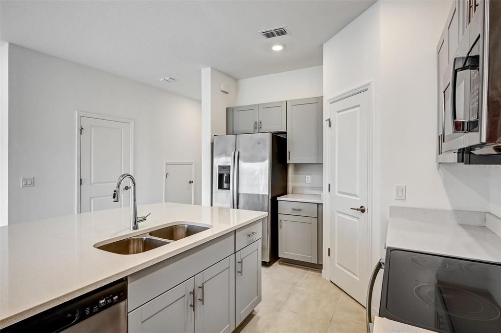 В аренду: $1,950 (3 спален, 2 ванн, 1365 Квадратных фут)