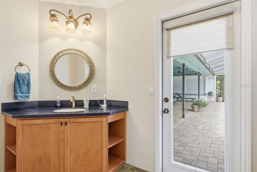 En Venta: $975,000 (5 camas, 3 baños, 3259 Pies cuadrados)