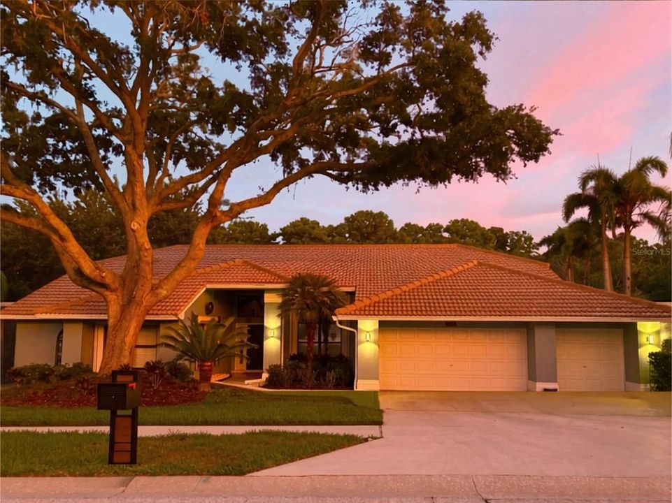 En Venta: $975,000 (5 camas, 3 baños, 3259 Pies cuadrados)