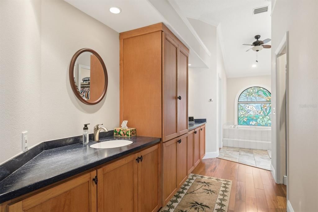 En Venta: $975,000 (5 camas, 3 baños, 3259 Pies cuadrados)