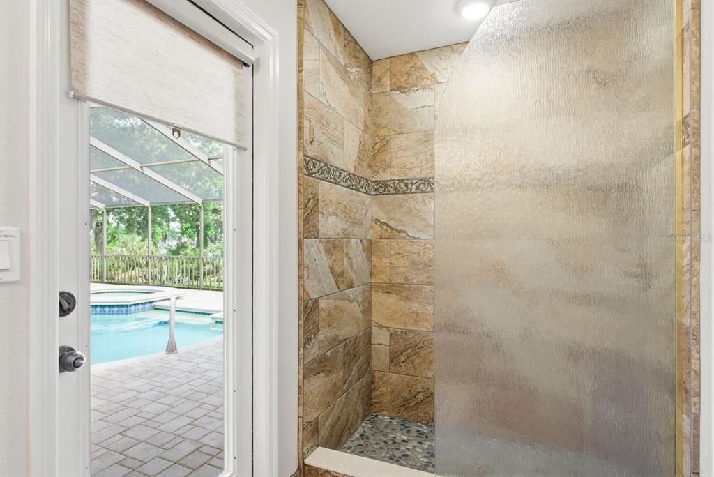 En Venta: $975,000 (5 camas, 3 baños, 3259 Pies cuadrados)
