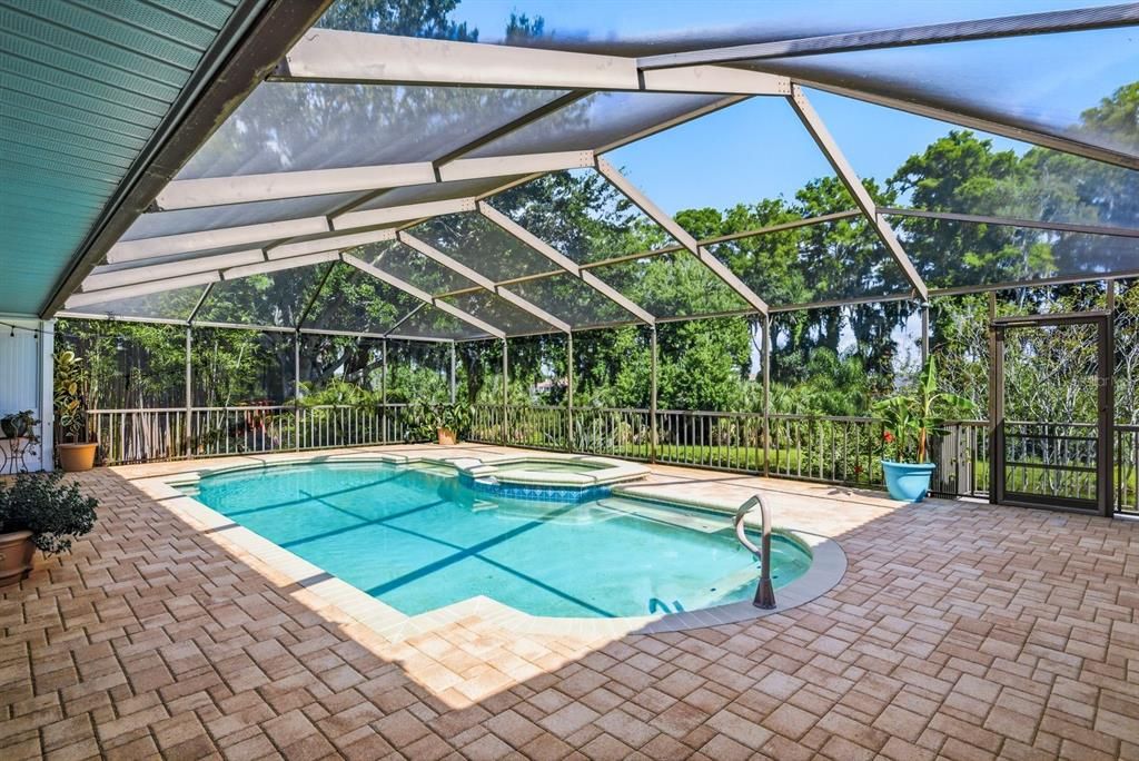 En Venta: $975,000 (5 camas, 3 baños, 3259 Pies cuadrados)