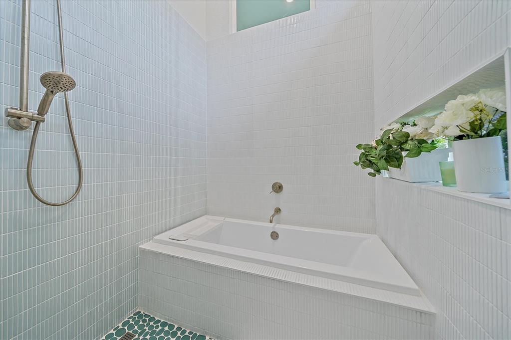 For Sale: $1,225,000 (4 beds, 4 baths, 2421 Square Feet)