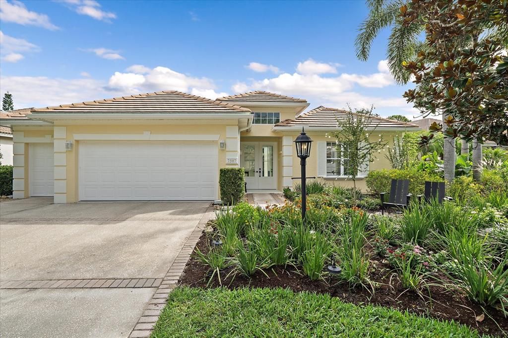 For Sale: $1,225,000 (4 beds, 4 baths, 2421 Square Feet)