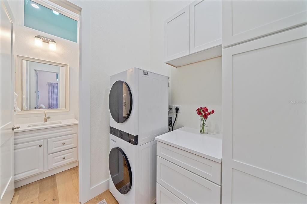 For Sale: $1,225,000 (4 beds, 4 baths, 2421 Square Feet)
