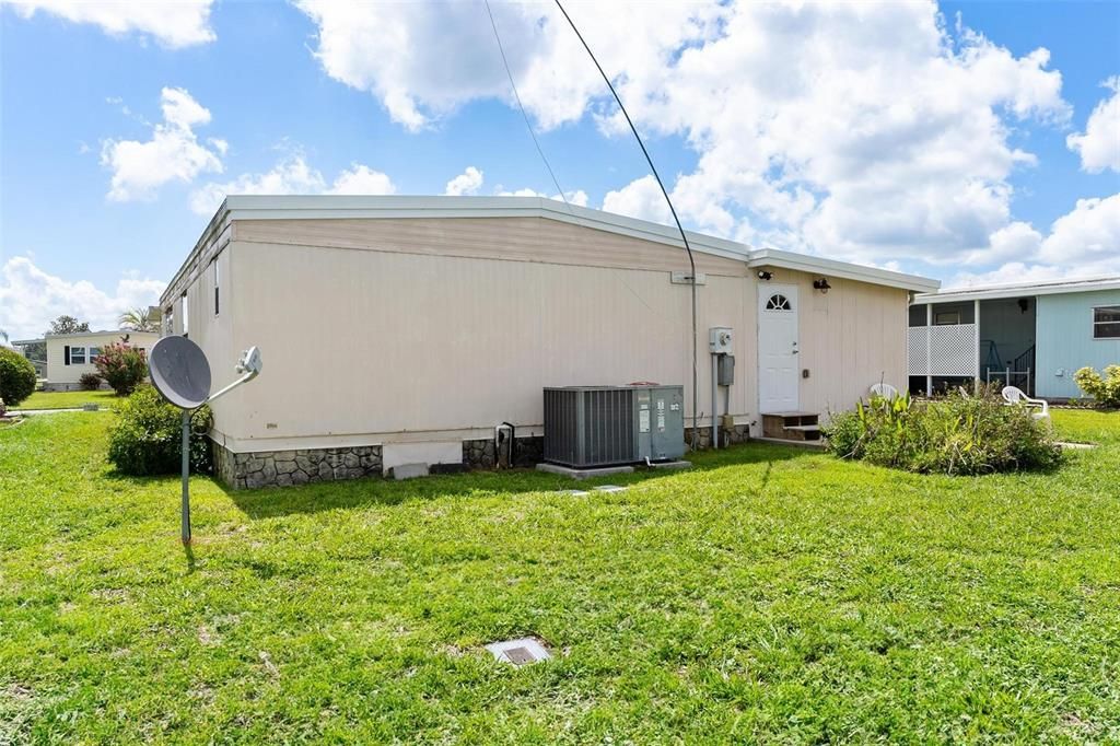 На продажу: $152,500 (2 спален, 2 ванн, 1056 Квадратных фут)