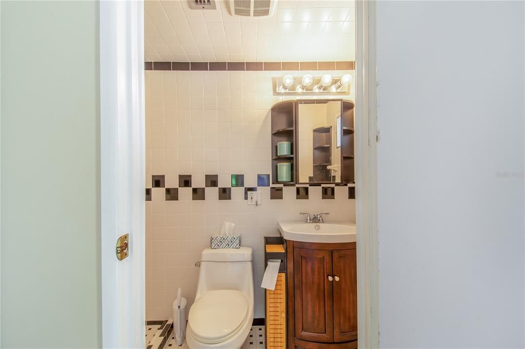 На продажу: $125,000 (2 спален, 2 ванн, 960 Квадратных фут)