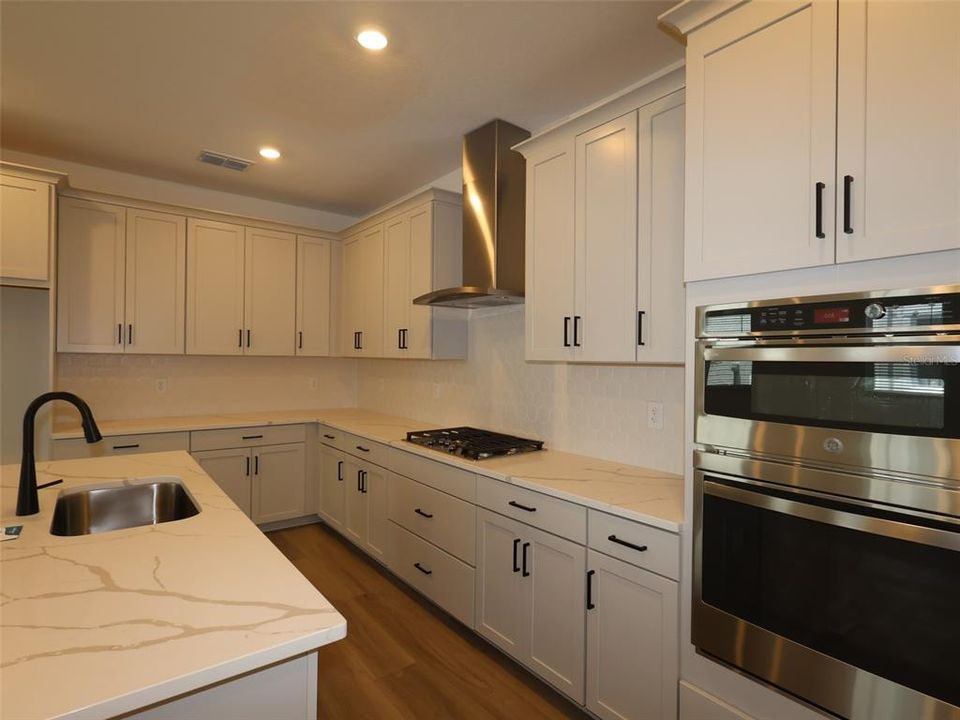 For Sale: $599,999 (3 beds, 2 baths, 2406 Square Feet)