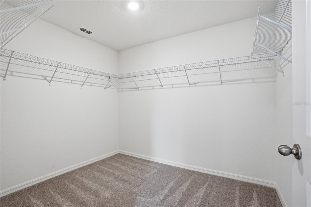 For Rent: $2,500 (4 beds, 2 baths, 2104 Square Feet)