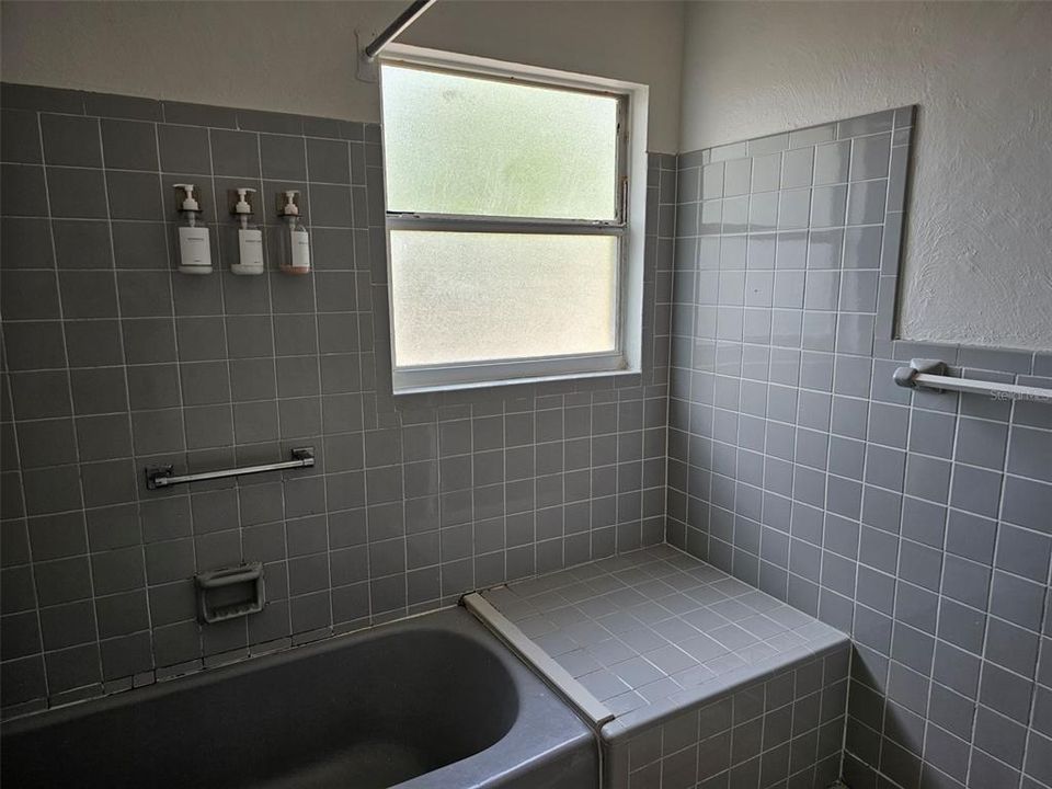 В аренду: $1,900 (2 спален, 1 ванн, 1590 Квадратных фут)