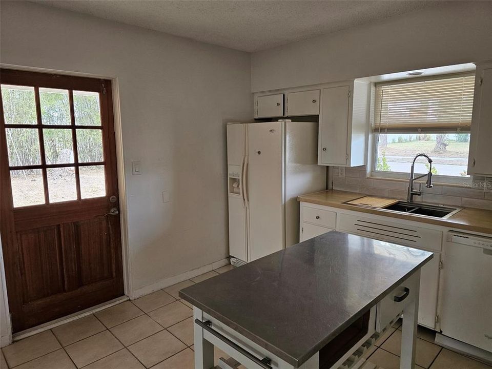 В аренду: $1,900 (2 спален, 1 ванн, 1590 Квадратных фут)