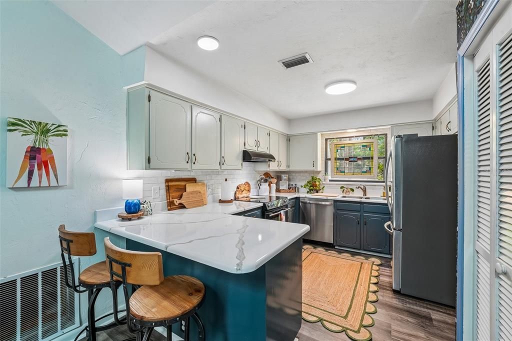 Activo con contrato: $372,900 (3 camas, 2 baños, 1561 Pies cuadrados)