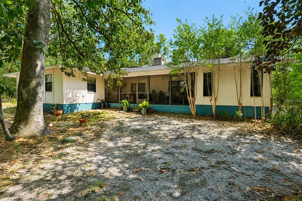 Activo con contrato: $372,900 (3 camas, 2 baños, 1561 Pies cuadrados)