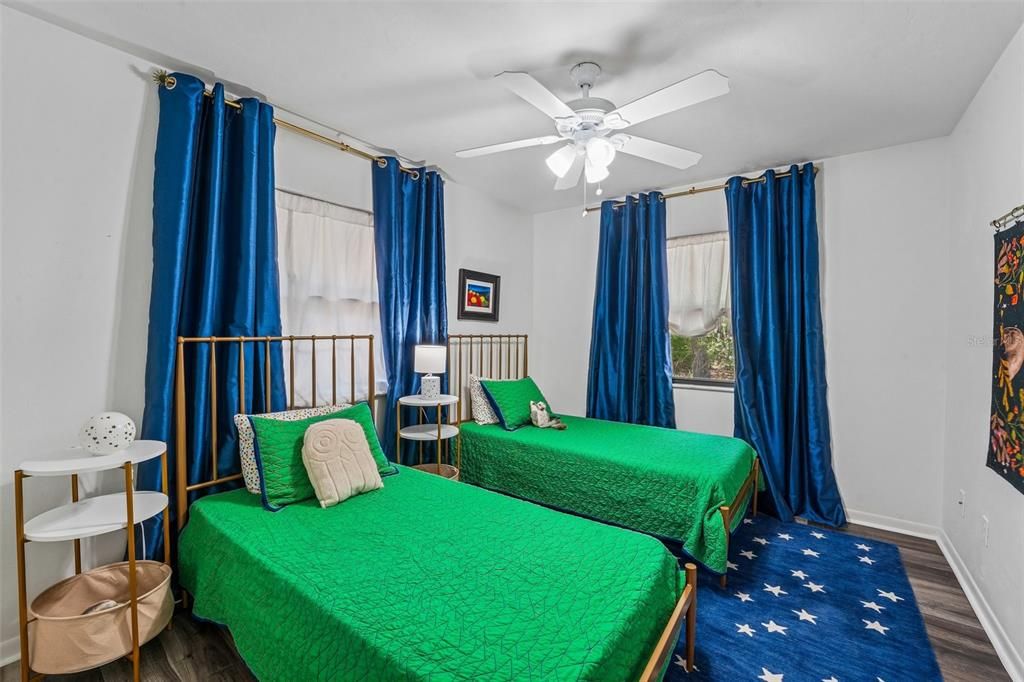 Activo con contrato: $372,900 (3 camas, 2 baños, 1561 Pies cuadrados)