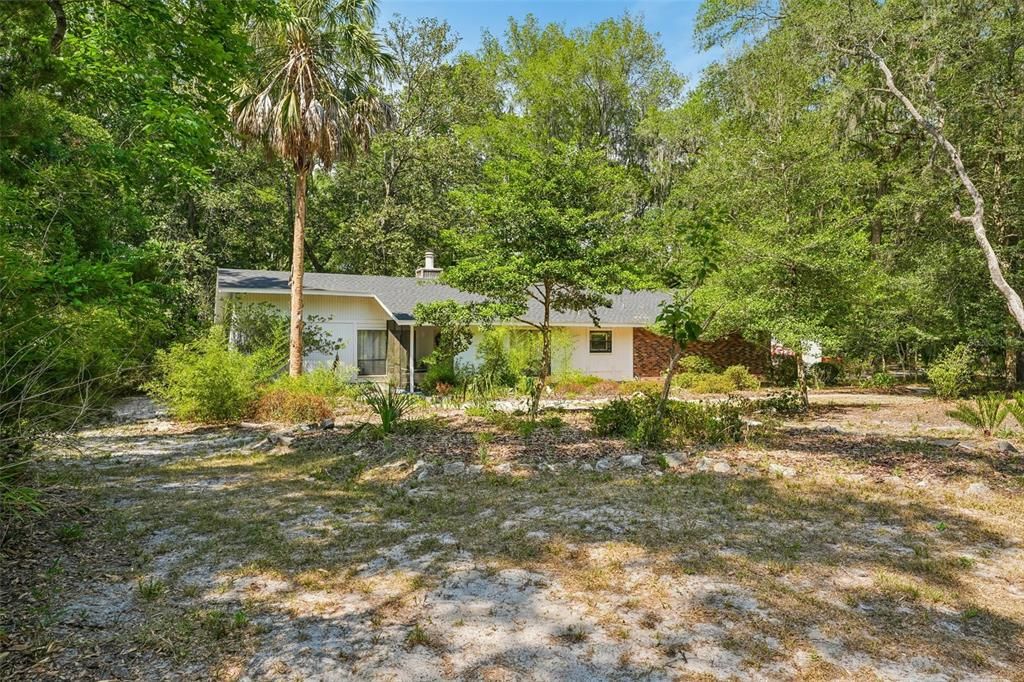 Activo con contrato: $372,900 (3 camas, 2 baños, 1561 Pies cuadrados)