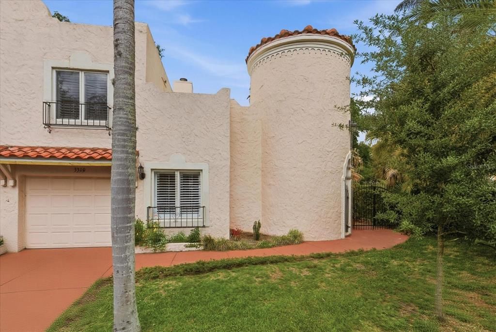 For Sale: $539,000 (3 beds, 2 baths, 2093 Square Feet)